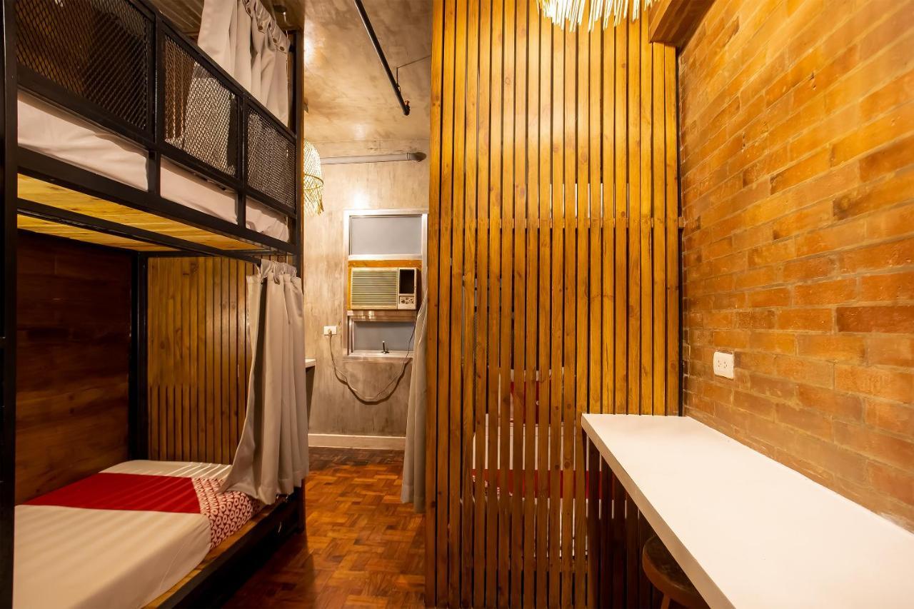 OYO 821 Connector Hostel Makati City Exterior foto